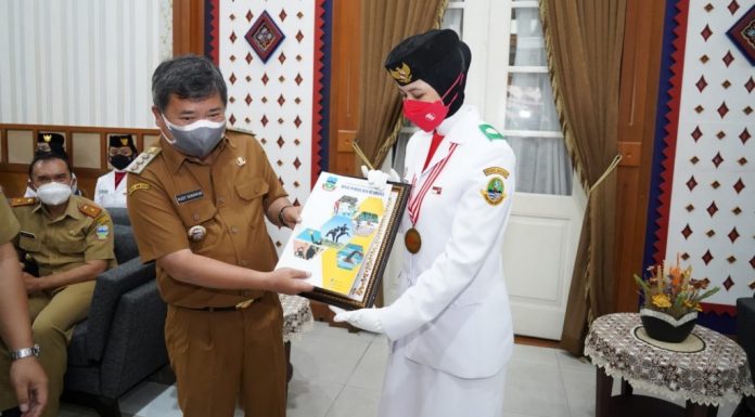 Paskibraka Yang Lolos Ke Tingkat Nasional, Peroleh Penghargaan dari Pemkab Garut