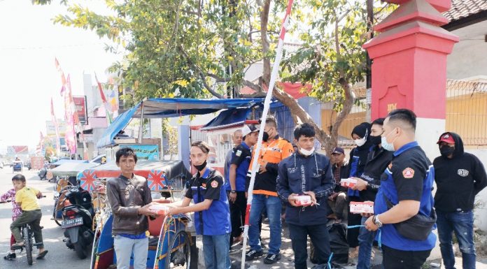 Baznas Garut Bersinergi Dengan Karang Taruna Kelurahan Kota Kulon Dalam Kegiatan Jumat Berkah