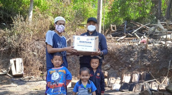 ACT Garut, Berikan Bantuan Kemanusiaan, Untuk Guru Ngaji Yang Terkena Musibah Kebakaran