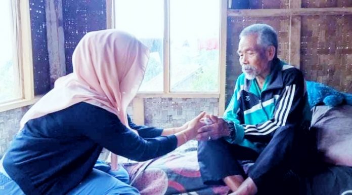 Owner Resto And Cafe Cabein, Berbagi Kebahagiaan Dengan Puluhan Lansia dan Kaum Dhuafa