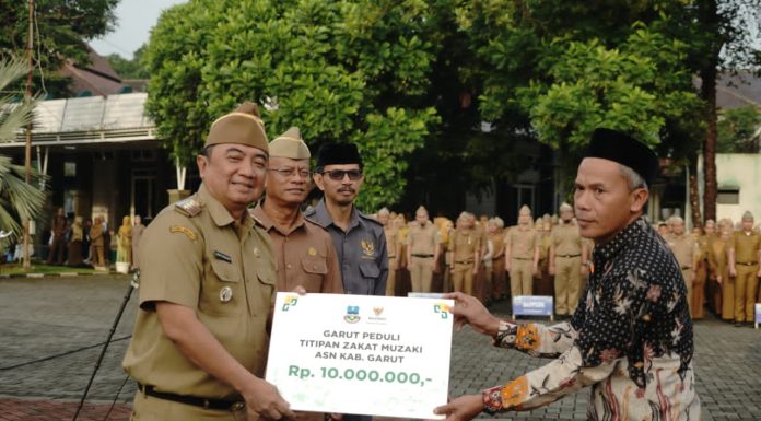 Bupati Garut Tekankan Respon Cepat Pelayanan Publik, Serahkan Penghargaan dan Bantuan BAZNAS
