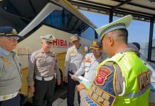 Pastikan Keselamatan Penumpang, Polres Garut Periksa Bus dan Kesehatan Kru di Terminal Guntur