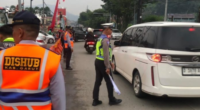 Arus Mudik Membludak, Polisi Terapkan One Way Berulang di Garut