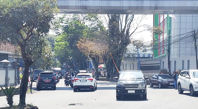 GRIB Soroti Parkir Liar di Jalur Cepat RSU Tarogong Kidul, Risiko Kecelakaan Meningkat