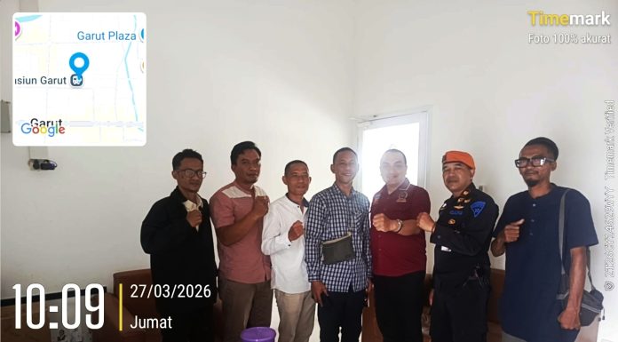 Sinergi Karang Taruna, Lurah, dan PT KAI Tata Bantaran Rel Kota Wetan Garut