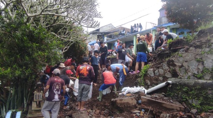 Respons lambat Pemkab Garut Disorot, Gotong Royong Warga dan Santri Berubah Menjadi Kritik Terbuka