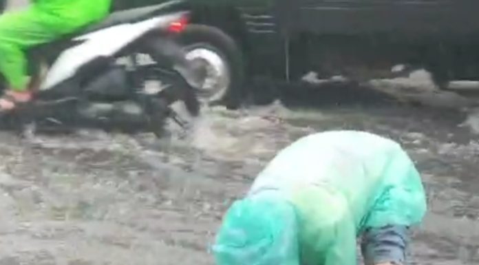 Banjir Cileuncang Landa Jalan Perintis Garut Kota, Diduga Akibat Hujan Lebat