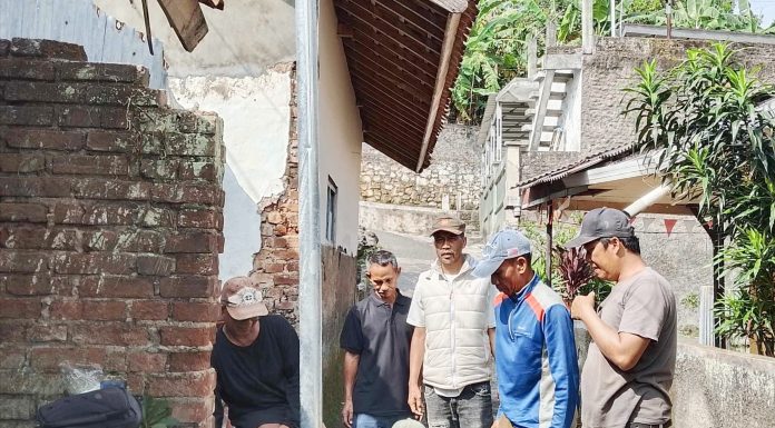 Pemasangan PJL di Kelurahan Paminggir Tingkatkan Rasa Aman Warga Saat Malam Hari