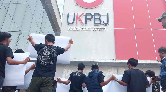 Gabungan Massa Geruduk UKPBJ Garut, Pokja Tender Didesak Buka Kartu ke Publik