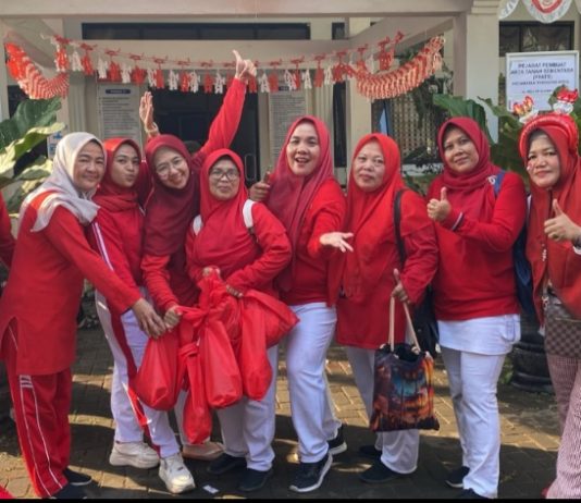 Diinisiasi Sekmat, Kader PKK Tarogong Kidul Meriahkan HUT RI