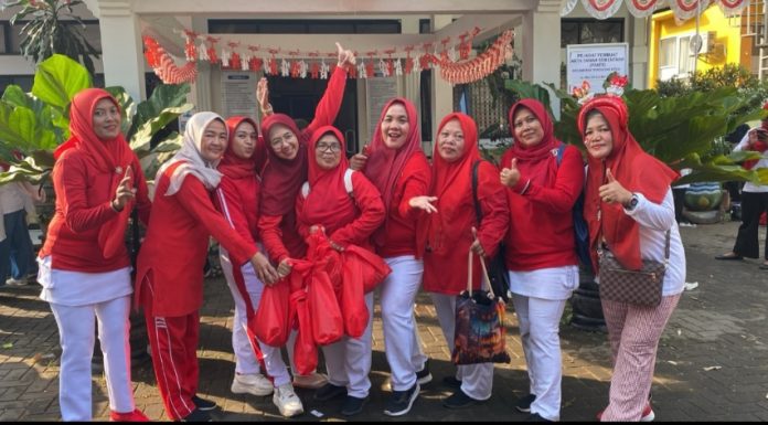 Diinisiasi Sekmat, Kader PKK Tarogong Kidul Meriahkan HUT RI